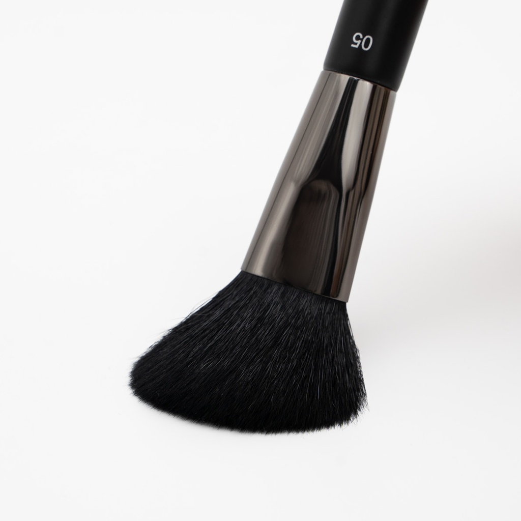 BLUSH BRUSH