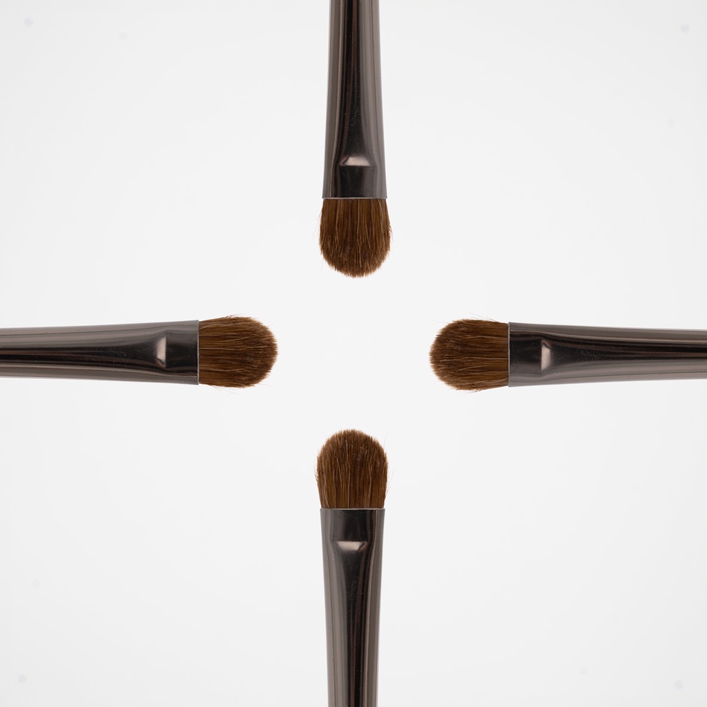 LARGE EYESHADOW BRUSH