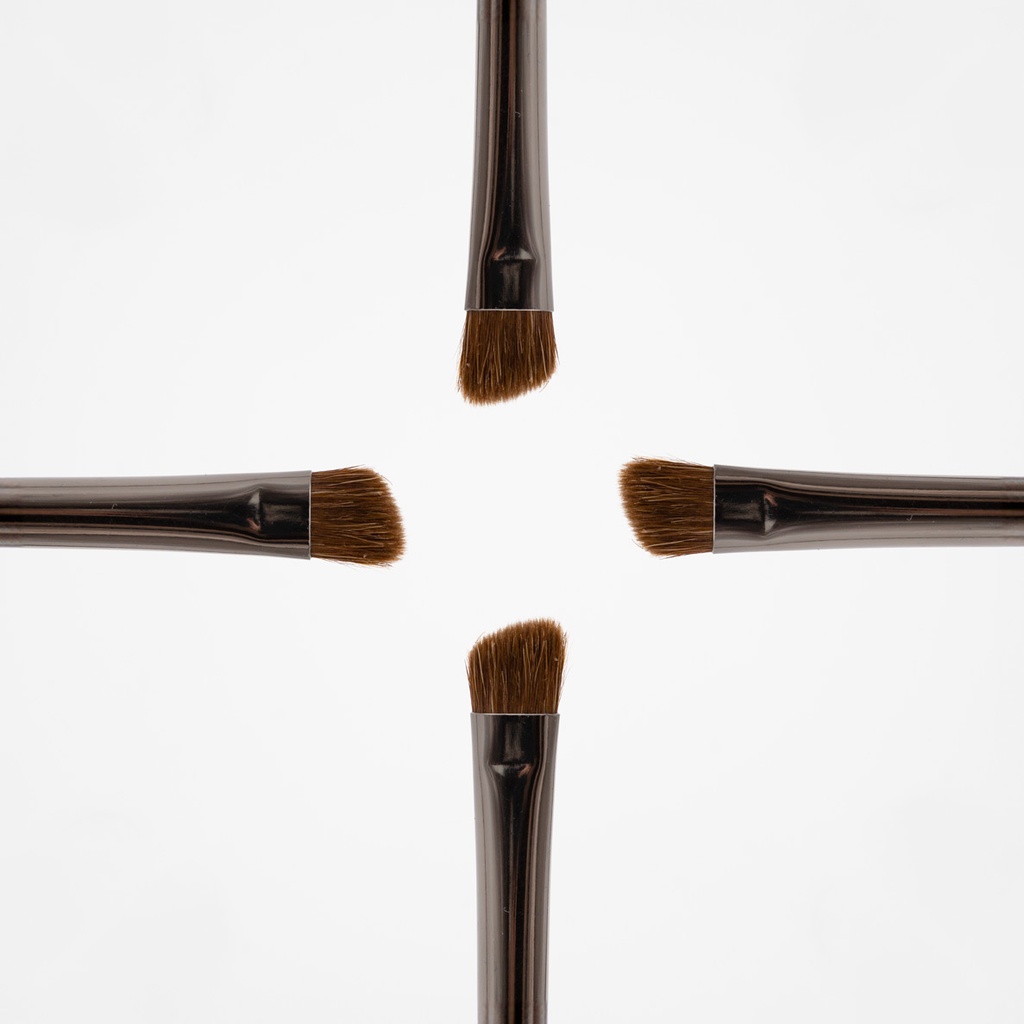 ANGLED EYESHADOW BRUSH