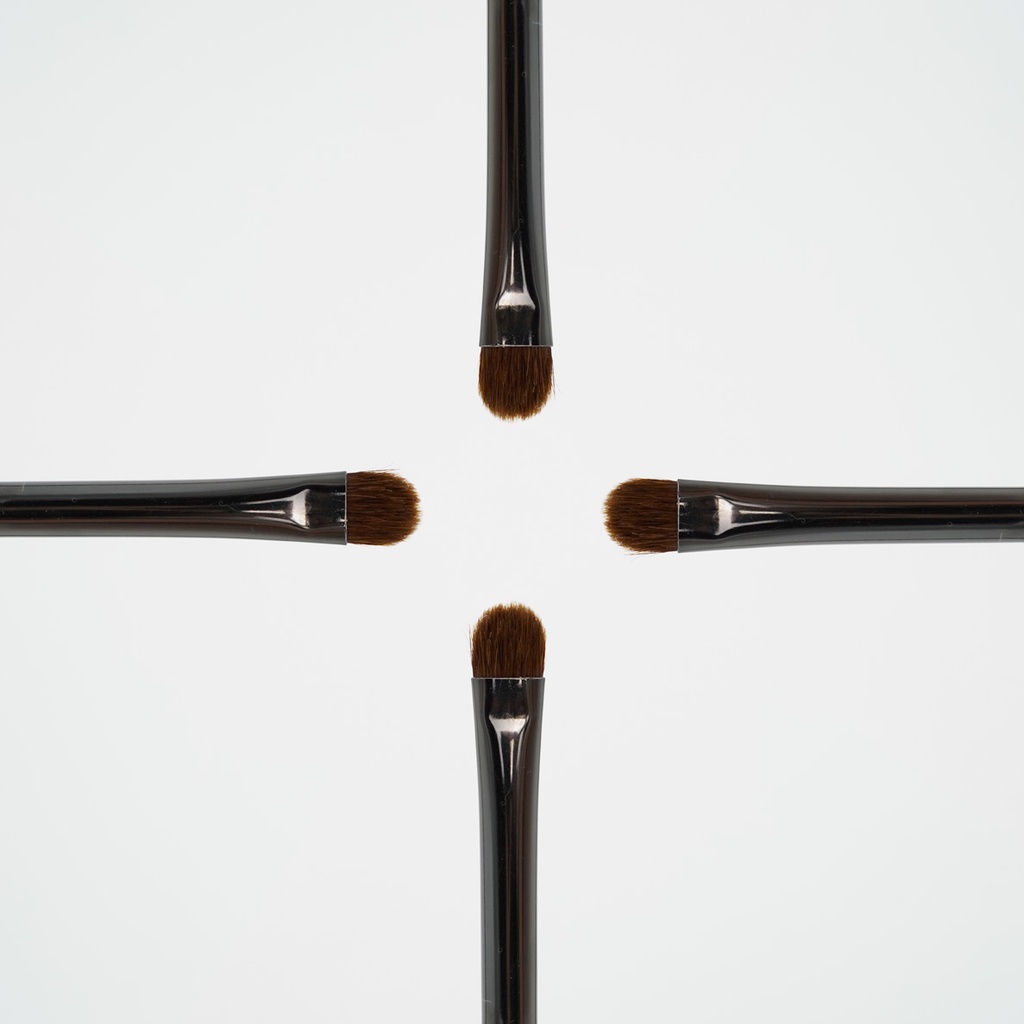 TAPERED EYESHADOW BRUSH