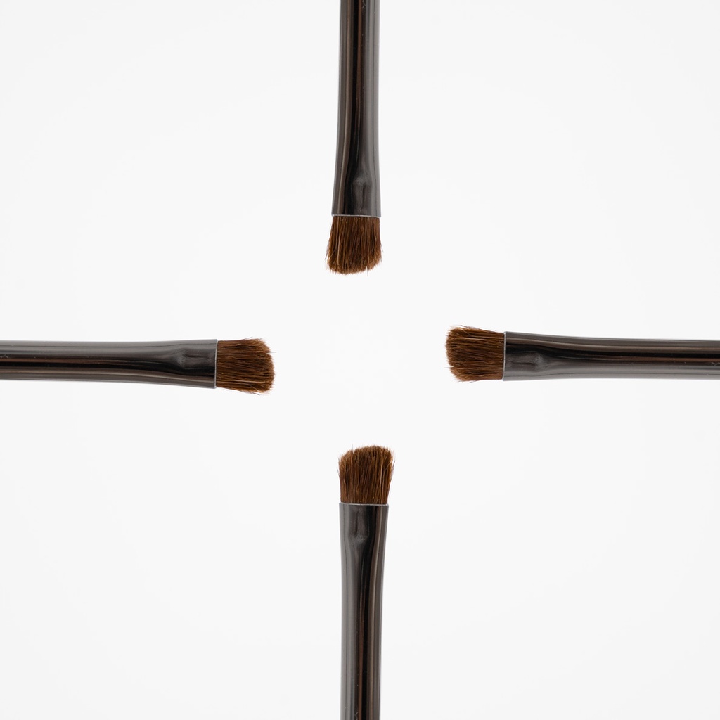 SMALL ANGLED EYESHADOW BRUSH